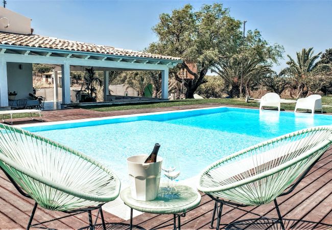 Villa a Partinico - La Bianca Dimora Degli Ulivi