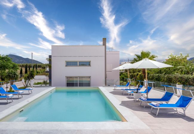 Villa a Alcamo - VILLA SIKELIA CON PISCINA PRIVATA