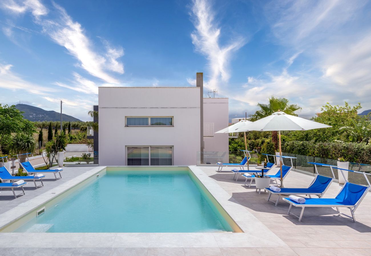 Villa a Alcamo - VILLA SIKELIA CON PISCINA PRIVATA