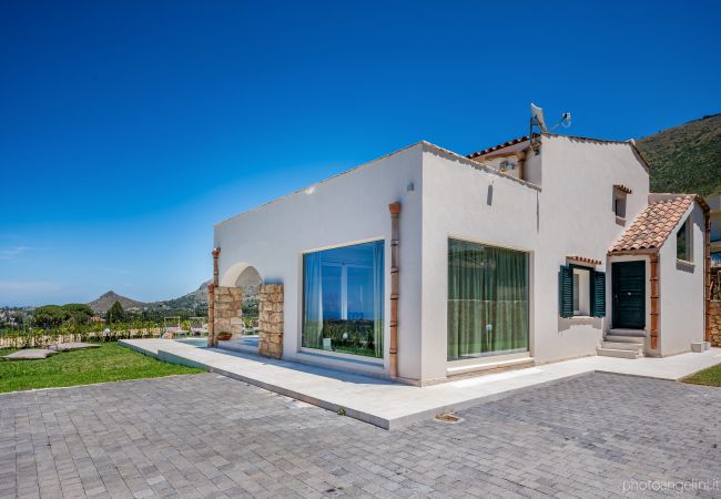 Villa a Castellammare del Golfo - Villa Aglea con piscina privata Villa a Castellammare del Golfo - Villa Aglea con piscina privata